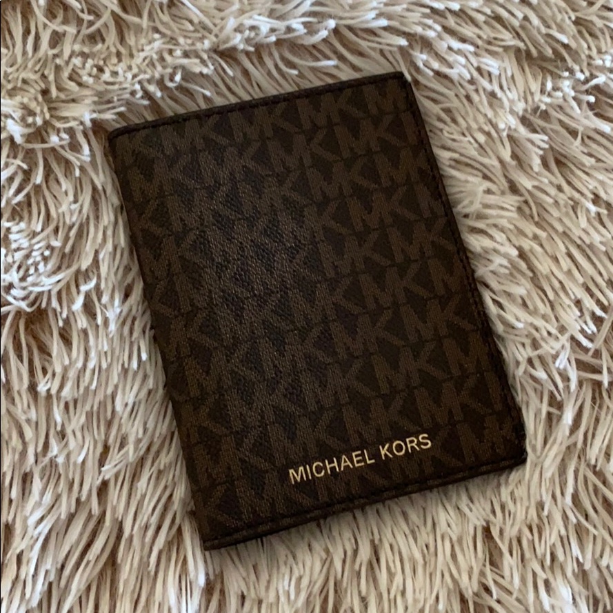 Michael Kors CardPassport Holder